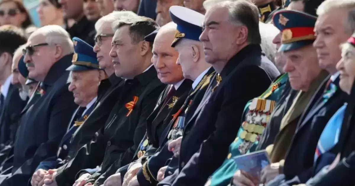 Қарыз кешіріп, несие ұсынып... Ресей парадқа шетелдік меймандарды қалай тартқан?
