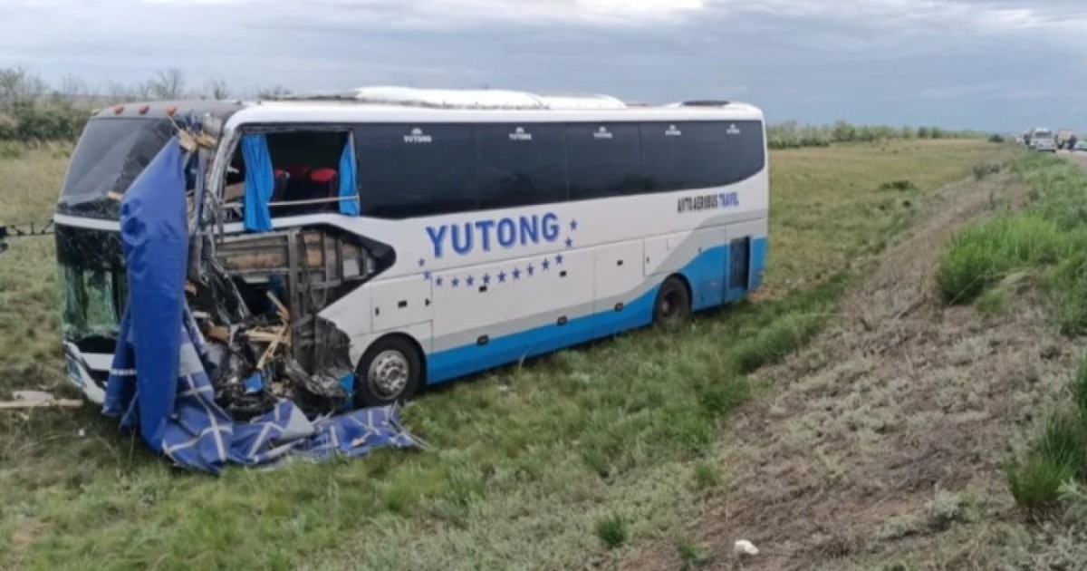 Ақтөбе облысында автобус пен жүк көлігі соқтығысты