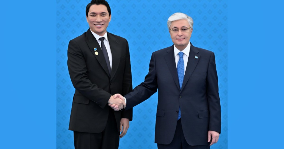 Сынға қалғанымен, мәртебесі биік: Әлішер Кәрімов халық әртісі атағына қатысты пікір білдірді