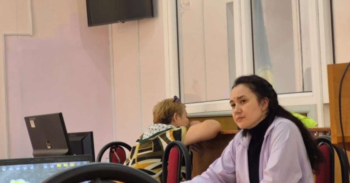 «Тамақ та, су да ішпеген»: Қамаудағы әйел есінен танып, жедел жәрдем шақырылды