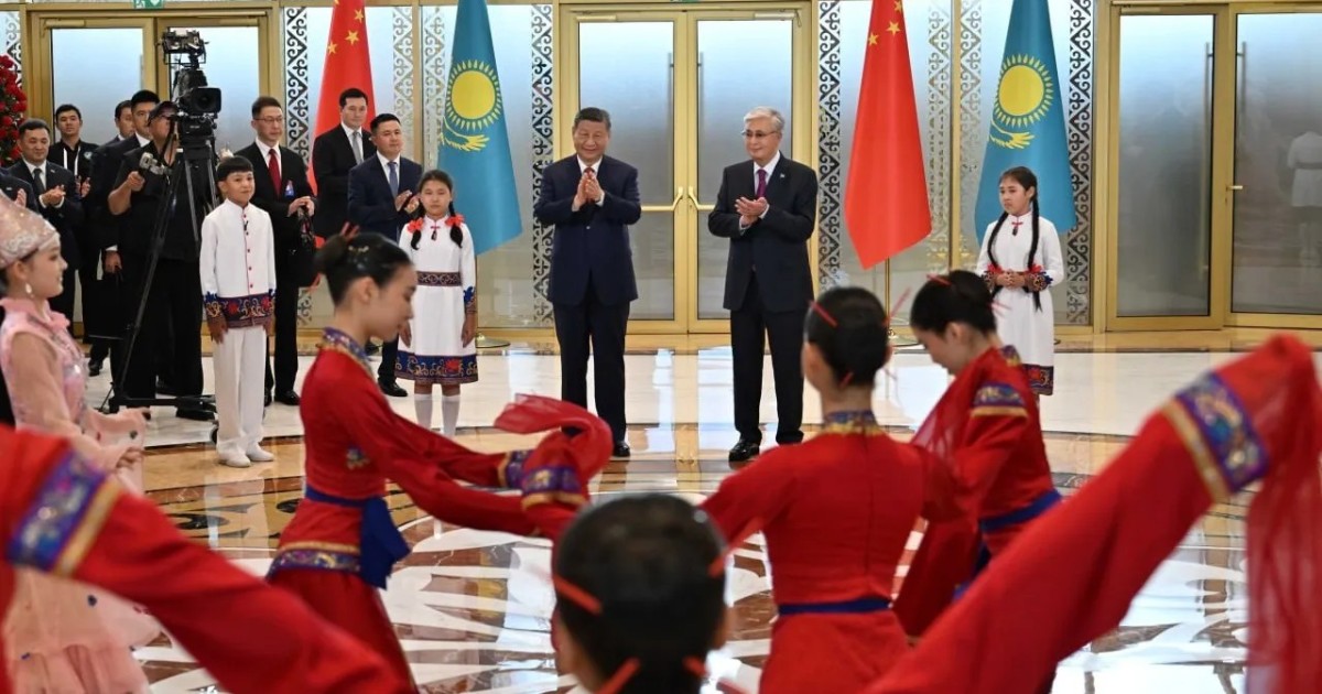 Қазақстандық балалар Си Цзиньпинге достық туралы өлең арнады