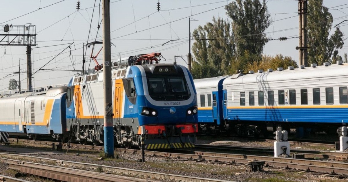 Алматы облысында екі адам пойыздың астына түсіп, оқиға орнында жан тапсырды.
