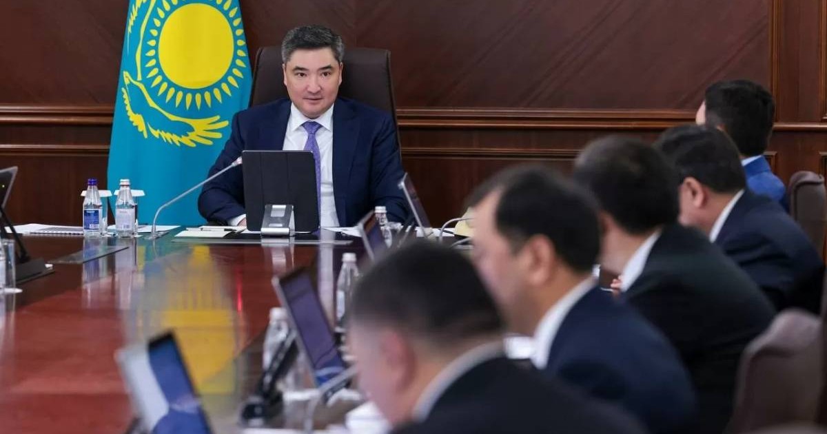 Премьер-министр авиацияны дамыту және жүк тасымалы жөнінде жиын өткізді