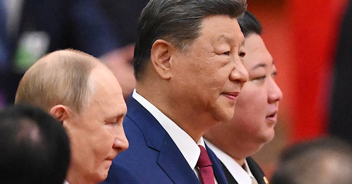 Өшірілмеген микрофон Путин мен Си Цзиньпиннің орган трансплантациясы мен мәңгілік өмір туралы әңгімесін жазып алды