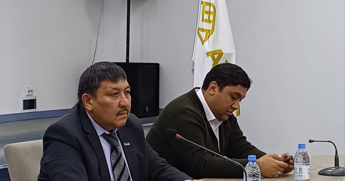 «ЖАСАНДЫ ИНТЕЛЛЕКТ ДӘУІРІНДЕГІ ҚАЗАҚСТАН»: АБАЙ ОБЛЫСЫНДА ПАРТИЯ АКТИВІМЕН КЕЗДЕСУ ӨТТІ
