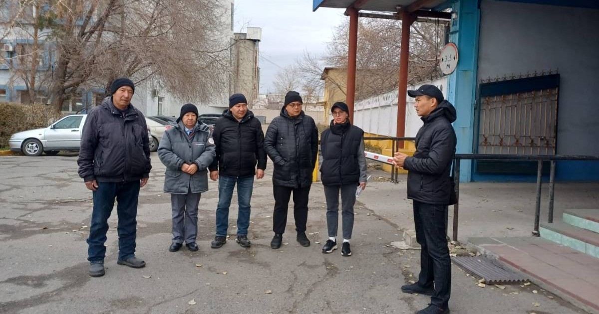 «Абай облысының өңірлік партия филиалы «Еңбек адамы» иедеясын түсіндіру аясында жұртшылықпен кездесу өткізді»