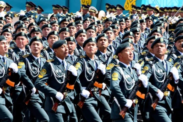 7 Мамыр – Отан Қорғаушылар Күні: Батырлық пен Бейбітшіліктің Символы