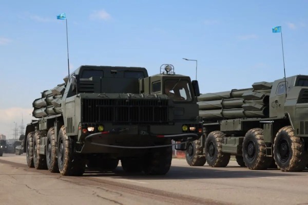 Астанада Жеңіс парадынан кейін әскери техниканы кері жеткізу басталды