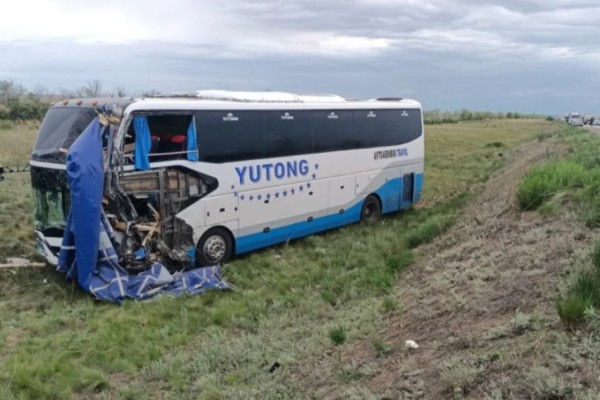 Ақтөбе облысында автобус пен жүк көлігі соқтығысты