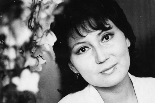 «Мәдина ерекше жан еді»: Майра Ілиясова марқұм әншінің Болат Назарбаевпен байланысын еске алды