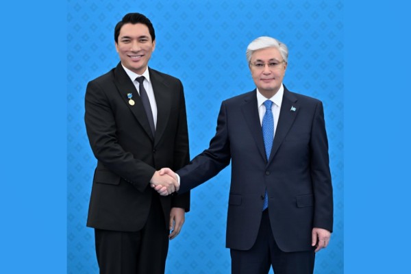 Сынға қалғанымен, мәртебесі биік: Әлішер Кәрімов халық әртісі атағына қатысты пікір білдірді