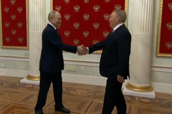 Нұрсұлтан Назарбаев Мәскеуде Владимир Путинмен кездесті