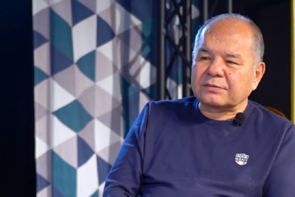 «Шешем орамал тақсын»: Уәлибек Әбдірайымов ұлының дінге бет бұруы жайлы айтты