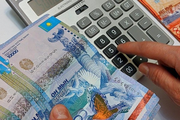 «50%-ға дейін»: Тоқаев жалақыны өсіру туралы заңға қол қойды