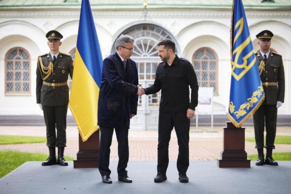 Қазақстан-Украина қатынастары жаңа деңгейге көтеріле ме? Елші сенім грамоталарын тапсырды