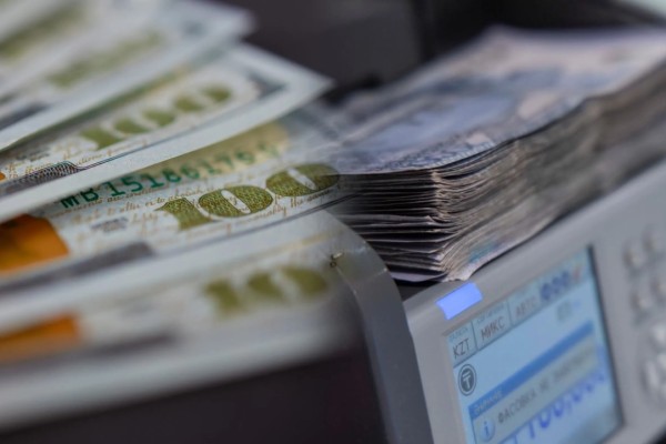 Доллар шарықтап барады: Айырбастау бағамы 513 теңгеге жетті