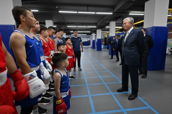 Президент жаңа спорт кешенін аралап, жас спортшыларға сәттілік тіледі