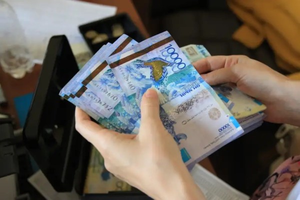 Министрлік ең төменгі жалақыны көтеру мүмкіндігін қарастырып жатыр