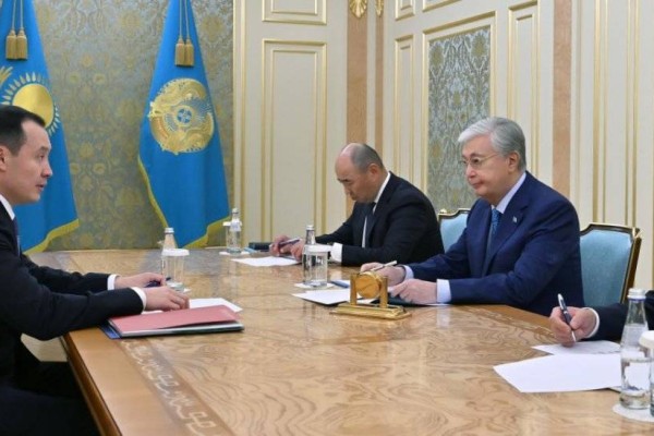 Тоқаев Жаркешовтен есеп алды: Газдандыру мен карбамид зауыты басты назарда
