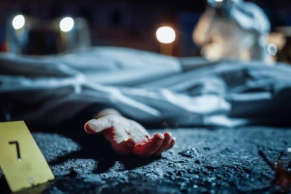 Алматыда ер адам әйелінің әкесін көшеде бауыздап өлтіріп кетті