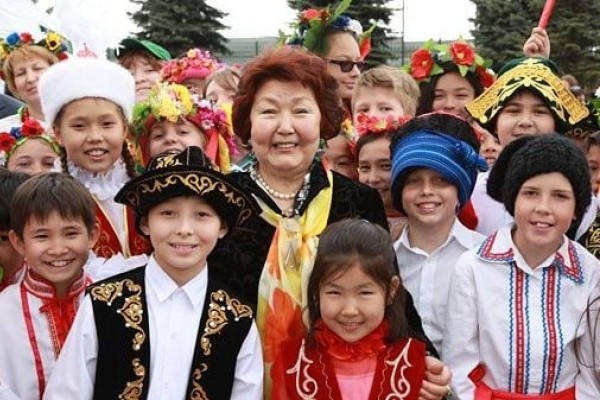 Сара Назарбаева неге ел алдына шықпай кетті?