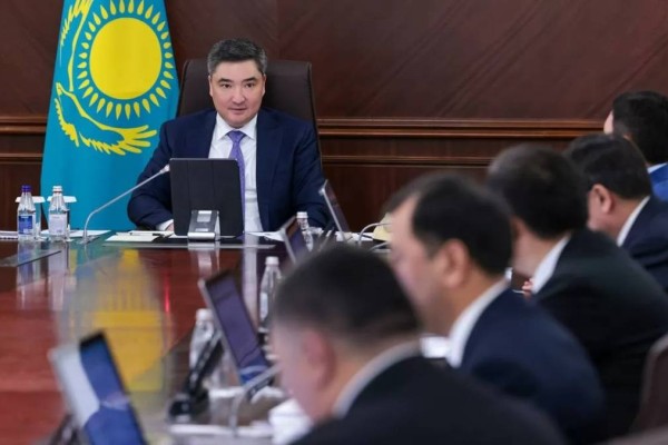 Премьер-министр авиацияны дамыту және жүк тасымалы жөнінде жиын өткізді