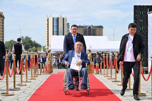 «Әкімдік қызметінде кең өрісін көрсетті»: Берік Уәлидің беделі талқыланды