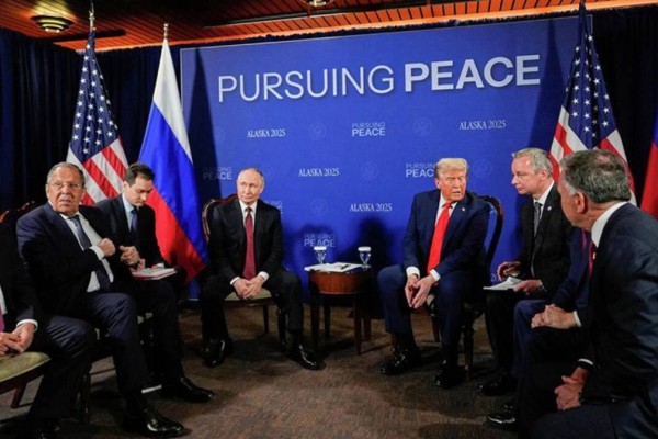 Трамп Путинмен Украина мәселесі бойынша келісімге келе алмағанын айтты
