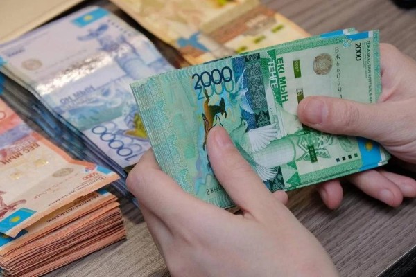 Қазақстандықтардың жалақысы "көбейетін" болды