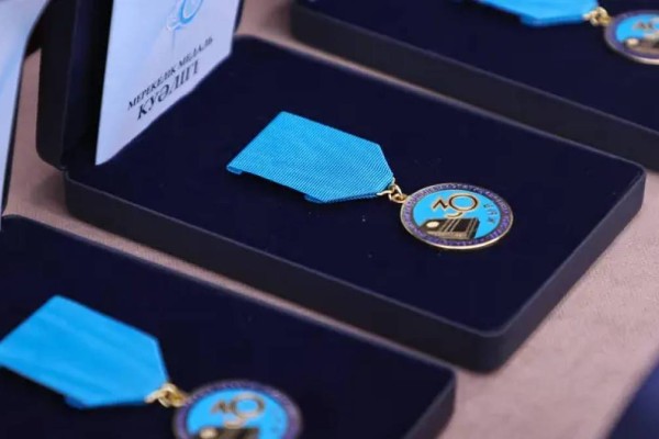 Президент «Конституцияға 30 жыл» мерейтойлық медалін бекітті: кімдер иелене алады?