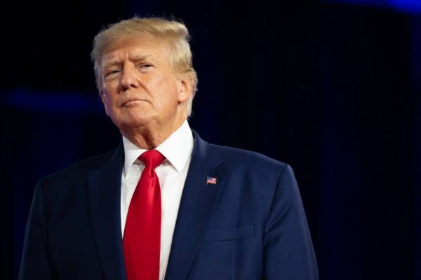 Трамп Путин мен Зеленскийдің жеке кездесуіне күмән келтіріп, үшжақты саммиттің өтетініне толық сенімді