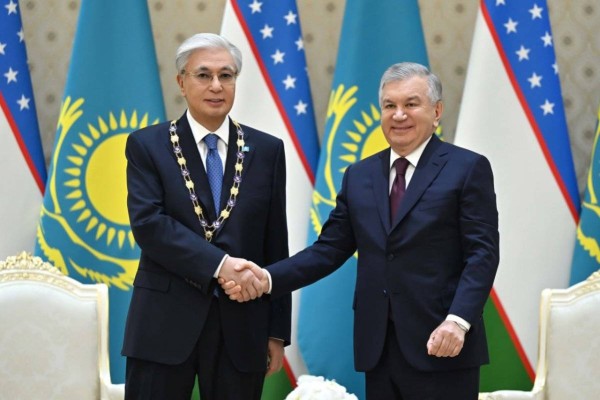 Қасым-Жомарт Тоқаевқа Өзбекстанның ең жоғары мемлекеттік наградасы табысталды