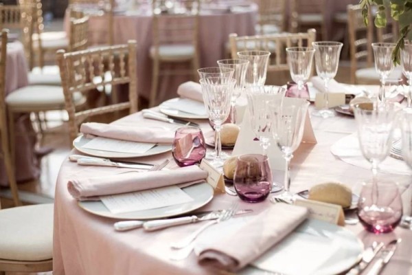 Көрші елде енді тойлар мен мерекелік шаралар сағат 22:00-де аяқталады