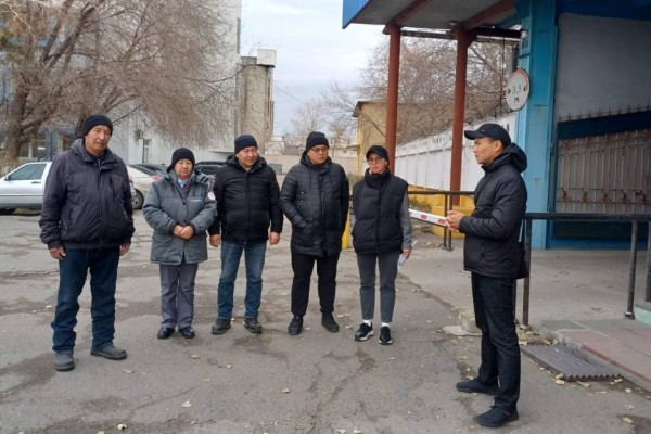 «Абай облысының өңірлік партия филиалы «Еңбек адамы» иедеясын түсіндіру аясында жұртшылықпен кездесу өткізді»