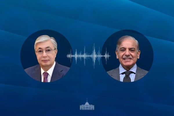 Тоқаев пен Шахбаз Шариф жаңа Конституциядан кейінгі әріптестікті талқылады