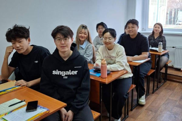 Традиционные праздники Казахстана  Наурыз: 17 марта –  Шанырақ күнi (День семейных ценностей)