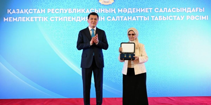 Президенттің тарихи шешімі: Бауыржан Момышұлының әулетіне Алтын жұлдыз табысталды