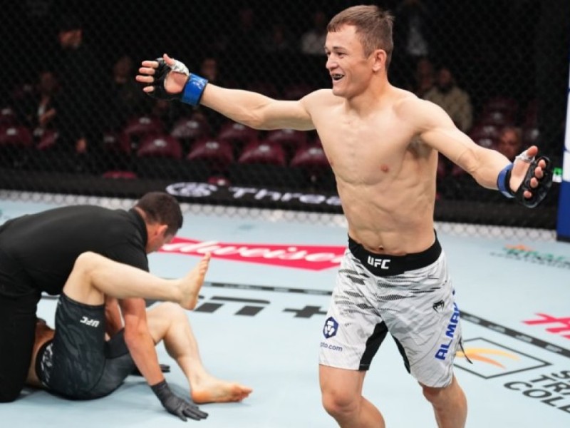 UFC-дегі ең жылдам нокаут үшін қазақстандықтың гонорары жарияланды