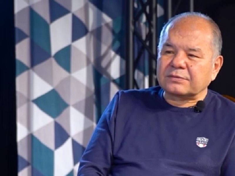 «Шешем орамал тақсын»: Уәлибек Әбдірайымов ұлының дінге бет бұруы жайлы айтты