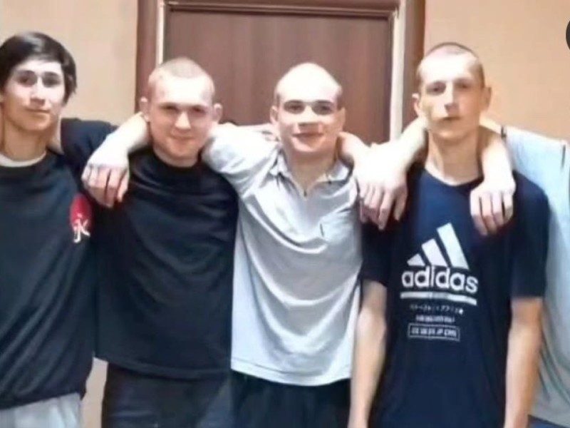 Колледж студенттері әскерге өз еркімен сұранып, көпшілікті тәнті етті