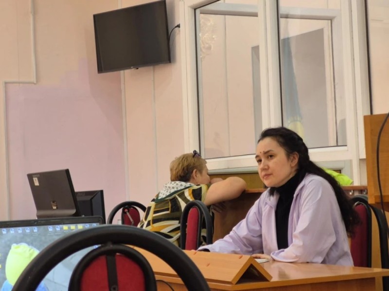 «Тамақ та, су да ішпеген»: Қамаудағы әйел есінен танып, жедел жәрдем шақырылды