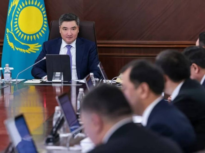Премьер-министр авиацияны дамыту және жүк тасымалы жөнінде жиын өткізді