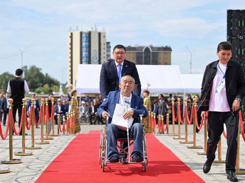 «Әкімдік қызметінде кең өрісін көрсетті»: Берік Уәлидің беделі талқыланды