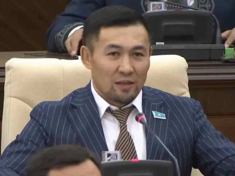 Мәжіліс: анасына құттықтау айтқан Назаров регламентті бұзбады