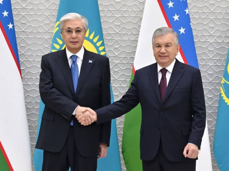 Тоқаев пен Мирзиёев Ташкентте стратегиялық әріптестіктің жаңа кезеңін талқылады