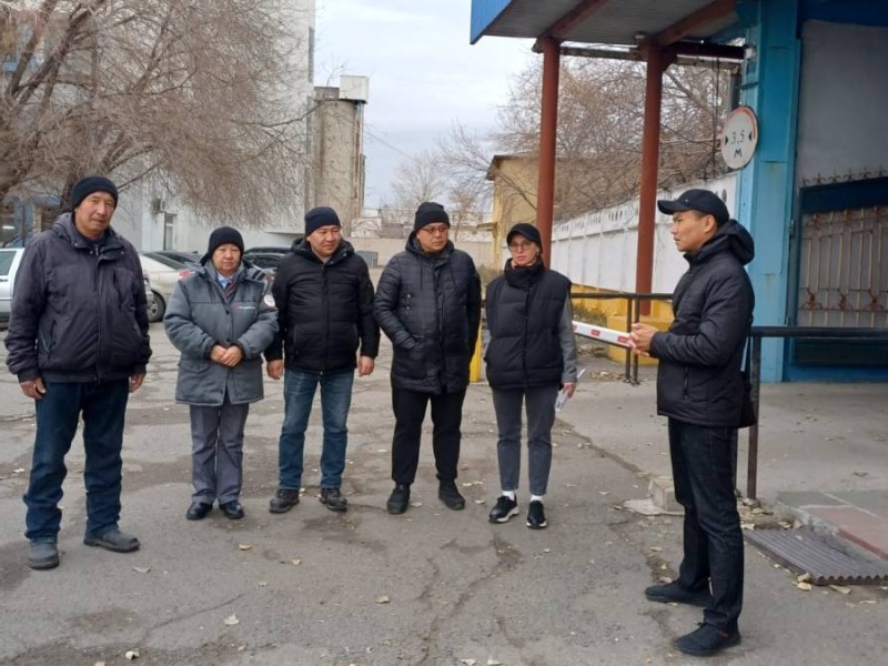 «Абай облысының өңірлік партия филиалы «Еңбек адамы» иедеясын түсіндіру аясында жұртшылықпен кездесу өткізді»