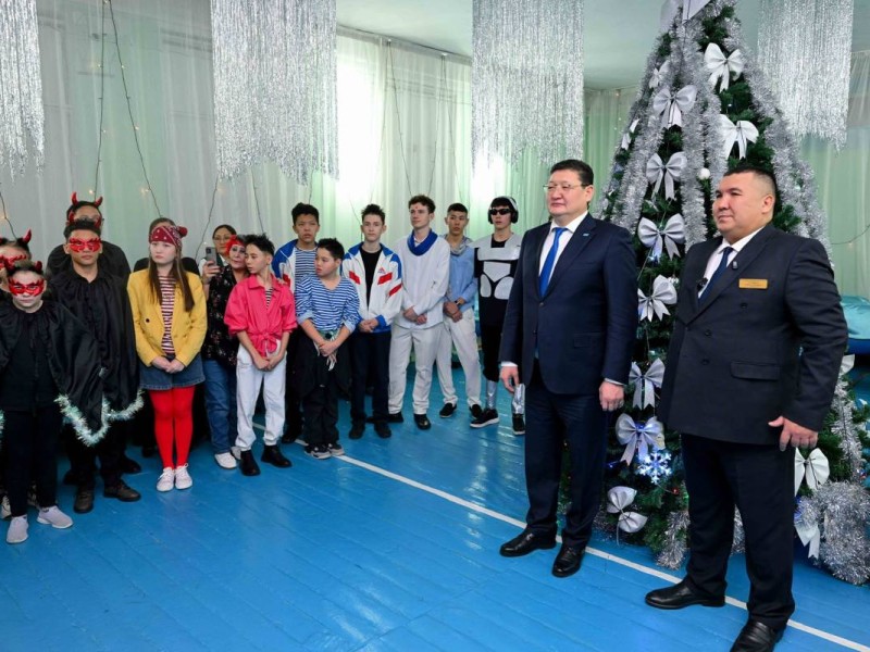 Берік Уәли Жаңа жыл қарсаңында Семейдегі арнайы мектеп-интернаттарды аралап, балаларға қандай көмек керегін көзбен көрді