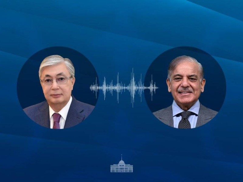 Тоқаев пен Шахбаз Шариф жаңа Конституциядан кейінгі әріптестікті талқылады