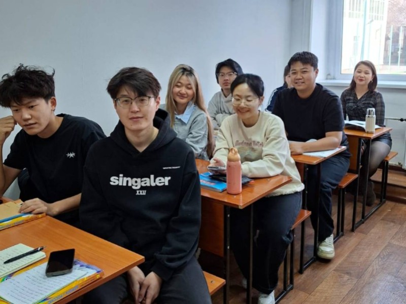 Традиционные праздники Казахстана  Наурыз: 17 марта –  Шанырақ күнi (День семейных ценностей)