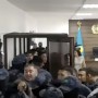 «Жан түршігеді»: Сот үкімнен кейін сотталғандар жұдырықтасып, ата-аналар жылап қалды